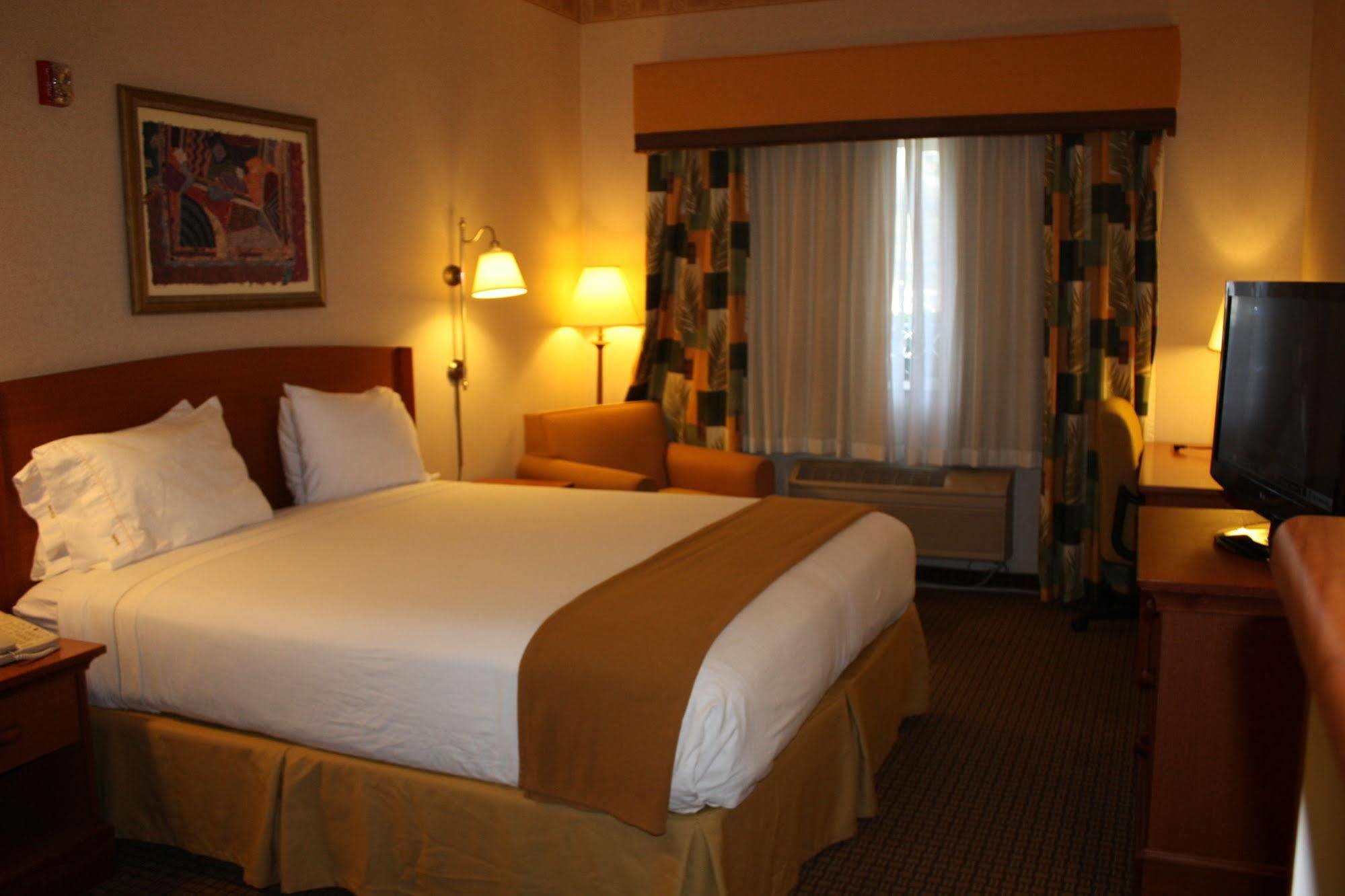 Holiday Inn Express Madera By Ihg Екстер'єр фото